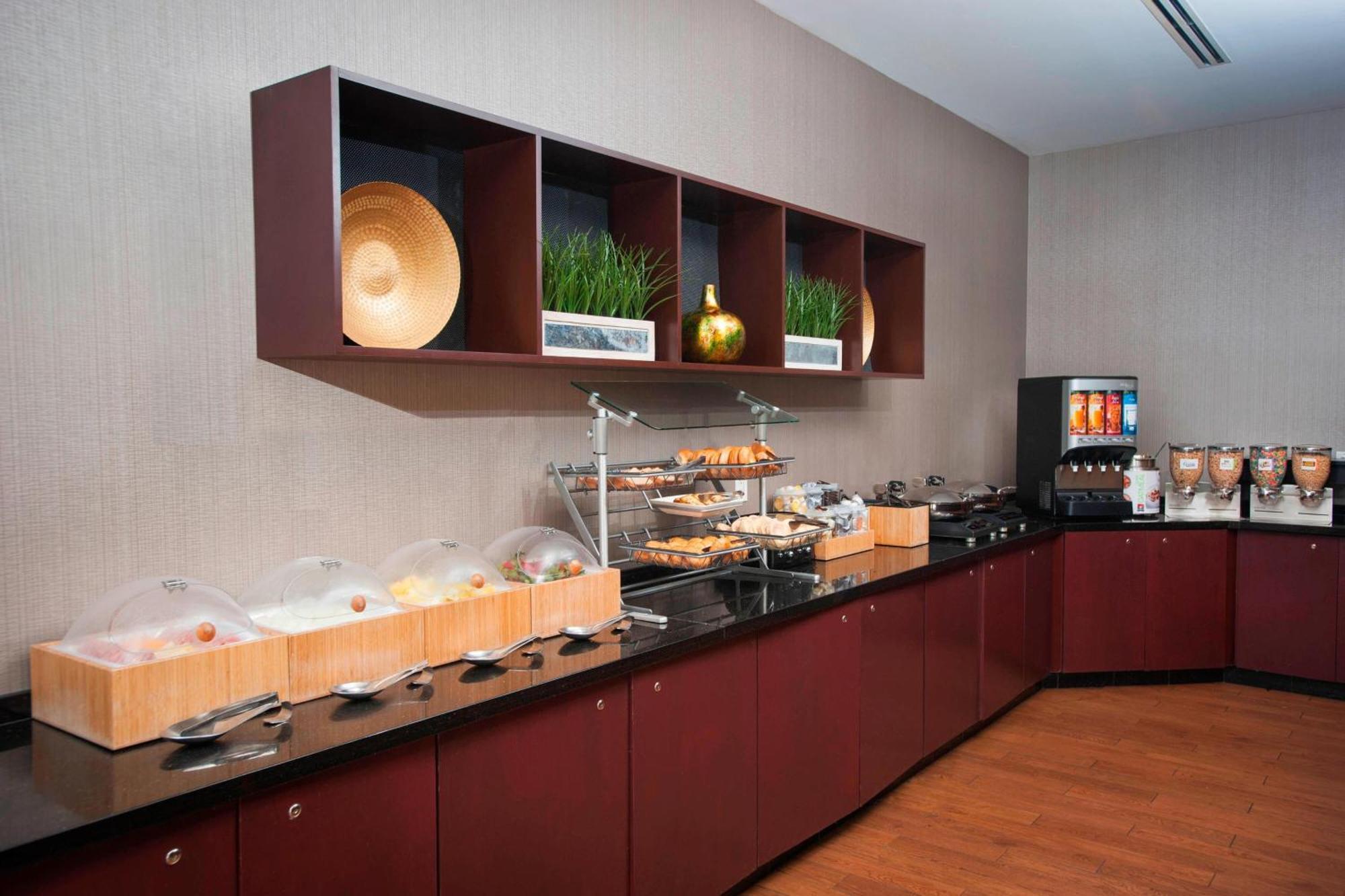 Springhill Suites Birmingham Colonnade Eksteriør billede